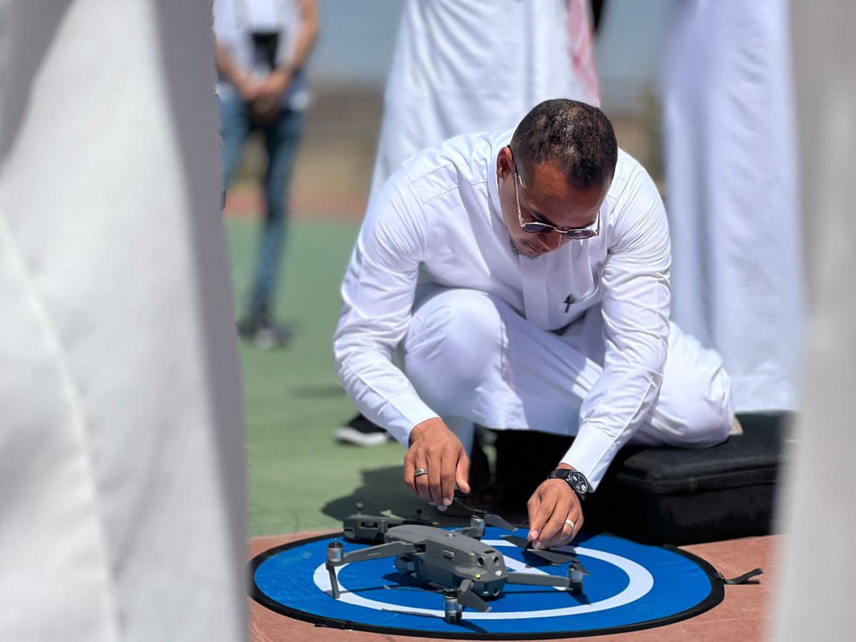 SamaTwaiq's tweet photo. بدأ التعاون بين محافظة العقيق بمنطقة الباحة و شركة سماء طويق الذراع التقني لجمعية تقنيات المركبات المسيرة بناء على طلب سعادة محافظ العقيق لوضع وتنفيذ خطة لتدريب وتشغيل الطائرات بدون طيار بمحافظة العقيق وتحويل العقيق لمحافظة ذكية كمبادرة تعد الأولى من نوعها على مستوى المملكة. https://t.co/qZk88RYisZ