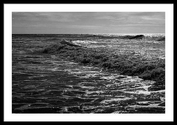 #MondayMood Remembering the #summer at the beach. Who else loves the #ocean?

#FramedPrint Get it: kathrin-poersch.pixels.com/featured/back-…

#BuyIntoArt #ShopEarly #blackandwhite #blackandwhitephotography #blackandwhitephoto #Monochrome #bw #printsforsale #PhotographyIsArt #oceanography #natgeo
