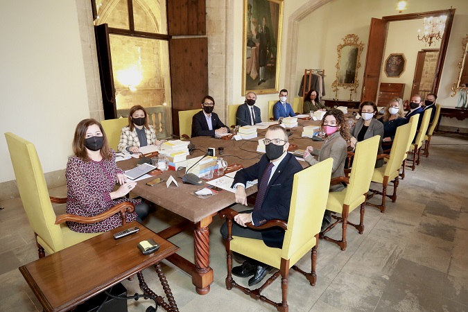 esportsIB's tweet photo. El Consell de Govern s’ha donat per assabentat del «Programa de convivència per garantir la pràctica esportiva segura en la infància i l’adolescència», elaborat per la @GOIB_Social des de la Direcció General d’Esports. 

+info: https://t.co/xqqrDAbCiQ

1/2 https://t.co/C5UuIYi6Xj