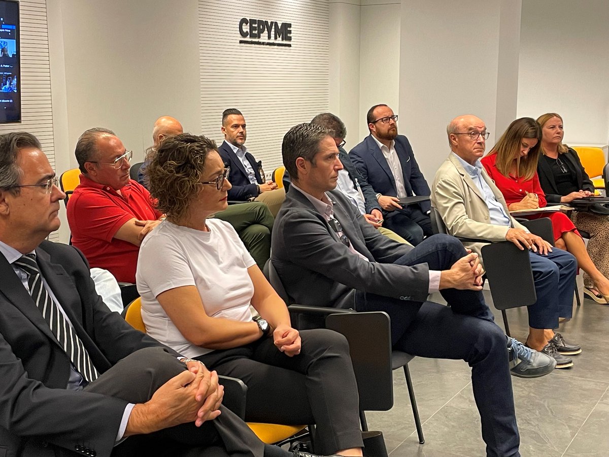 📰#CEV, <a href="/CamaraAlicante/">Cámara Alicante</a> e <a href="/InstitutoINECA/">INECA</a> se movilizan contra el ninguneo a #Alicante 

📜🤝Las tres organizaciones firman un manifiesto “En defensa del bienestar social de la ciudadanía de la provincia de Alicante”

📎🎙️ bit.ly/3TdZjlP