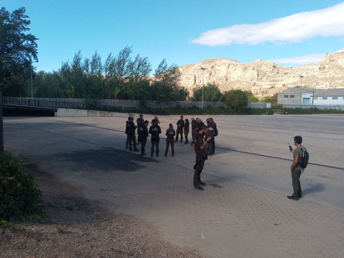 IIFFAragon's tweet photo. 📻Ya estamos trabajando en la formación con la Nueva Red de Comunicación de Emergencias del @GobAragon

Una red propiciada por la Consejería de #Ciencia #Universidad y Sociedad del Conocimiento, cuyos equipos TETRA ya se han distribuido entre APNs y GADEX
📱más de 300 portófonos https://t.co/HmmBS9ILYz