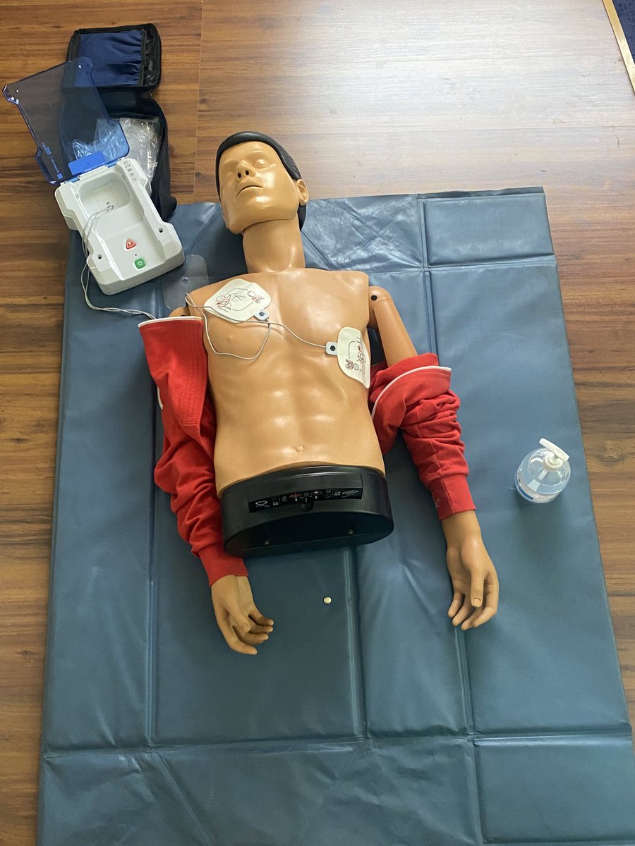 kms200916's tweet photo. ما كنت لأفعل لولا أن الله مكّنني فالحمدلله، كل مره اقدم ويصادفني ظرف واكنسل ولما عزمت وقلت اذا جات كان بها ،انتظرت،ولما جات لي رساله ماشاءالله تبارك الرحمن وقتها قلت كلفت بهذا المهام يعني ربي كاتبها لي،وان شاءالله ما راح تواجهني ظروف والان انا #سفير_الحياة في #الهلال_الاحمر ♥️ https://t.co/4G4mmGSB5l