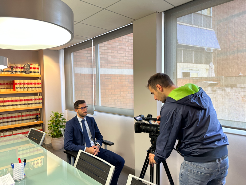 esofitec's tweet photo. Hoy visitamos a uno de nuestros clientes, BUFET ASSESSOR, para hablar de la digitalización de su #despacho
Marc Torruella, nos lo contará muy pronto en @LleidaTV
¡No os lo perdáis! 📺 @SEGREcom 

#Esofitec #software #digitalización #KitDigital #Vintidos #XXII https://t.co/1zpyOsU65A