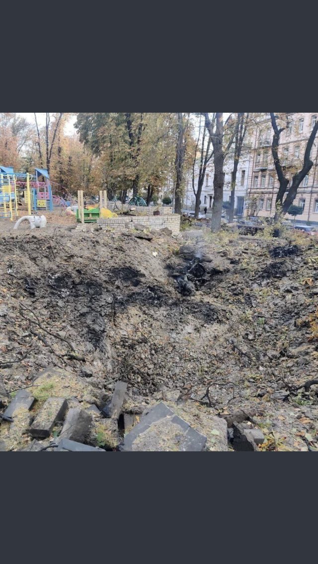 hilkkao's tweet photo. Tämä voisi olla pohjois-Esplanadi. Tämä voisi olla sinun lastesi päiväkodin puisto. Me olemme Eurooppa. https://t.co/uSbBOOYivD