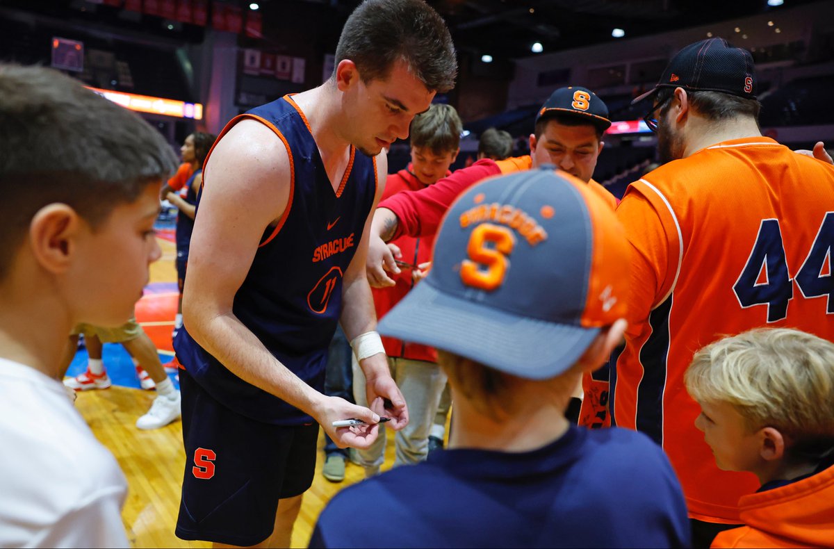 Syracuse basketball players mingled with fans at Monroe Madness and none more so than Joe Girard https://t.co/mFbTzxEGuE https://t.co/LtaPuHPsFE