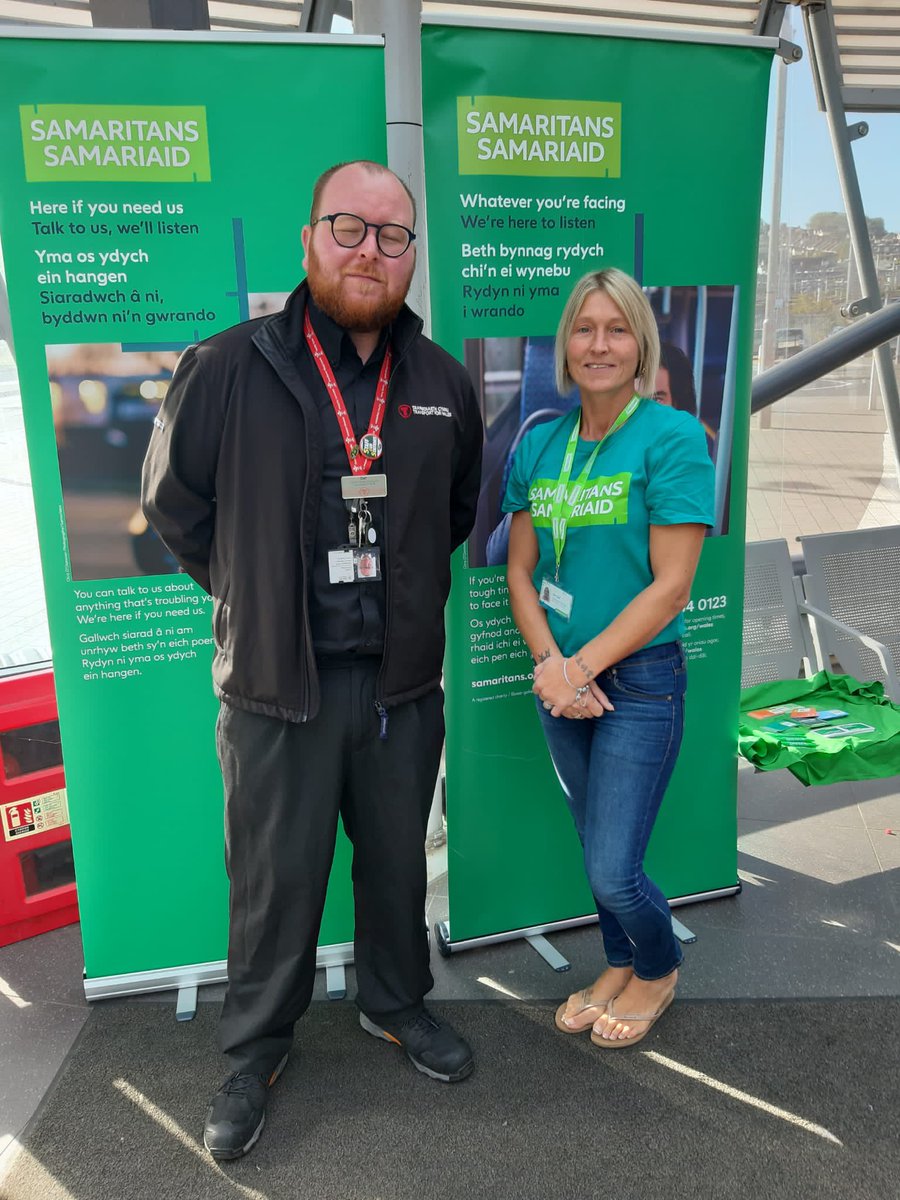 SamsNewport's tweet photo. Our volunteers at Newport train station this #WorldMentalHealthDay. There for anyone who might need a chat 💚 #WMHD #WeListen https://t.co/POv9SpksxM