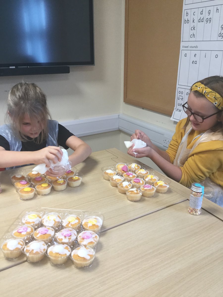 WMPrimCommunity's tweet photo. Our House Captains have decorated buns for Action for Barnsley Homeless, to show their support on World Homeless Day for those less fortunate. @WMPrimary #WonderfulCommunity #Barnsley #WorldHomelessDay2022 https://t.co/pI3BaVc7xh