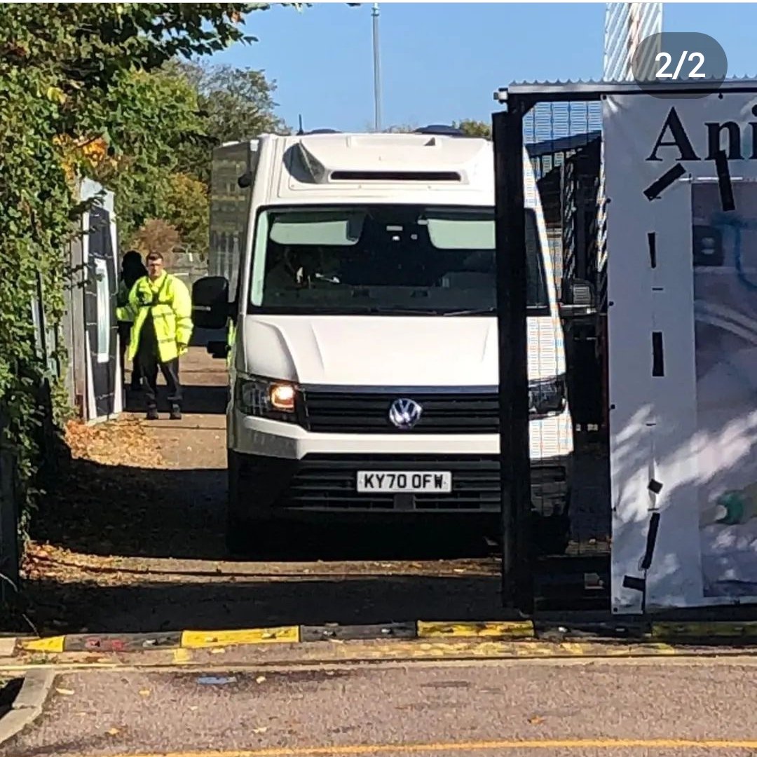 mjmaher4's tweet photo. And The second Scumpex van's leaving with van load of crying puppies now on their way to a fate worse than death being experimented on for 90 days and then end up killed for a fing science that DOES NOT WORK.😡🤮😡😡😡😡😡😡😡😡STOP THESE BASTARDS https://t.co/aAyYoeuhVK