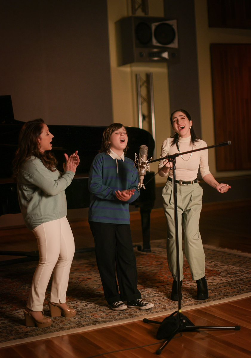 Gloria Estefan tweet media