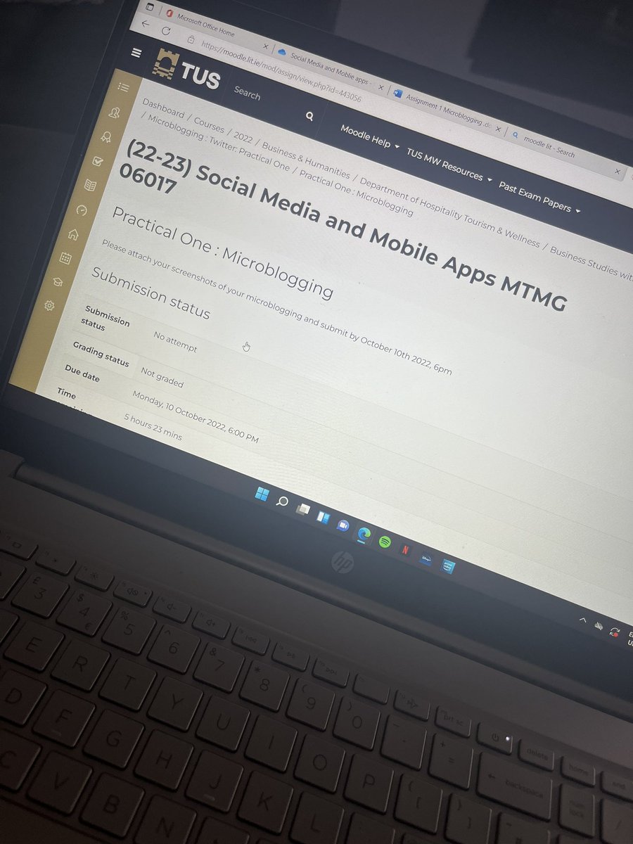 Amyoh02's tweet photo. Using Moodle to hand in todays assignment 📚#handin #Assignment #moodle #beautyspatus @TUS_BH @MajellaGolden https://t.co/DGMNOs1v3X
