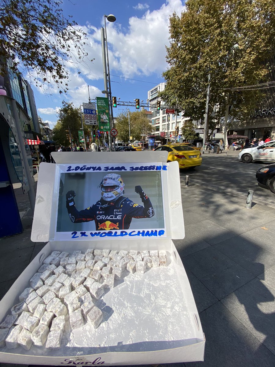 Max Verstappen'in 2. dünya şampiyonluğu için lokum dağıtıldı.

📸 <a href="/cagatayarslannn/">Çağatay</a>