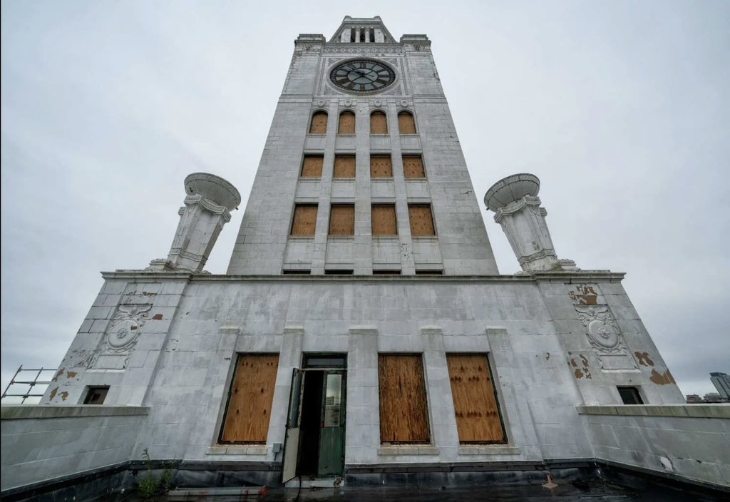 Route1V's tweet photo. DAY 10 : Places that make your skin creep and crawl along #usroute1 | The Elverson Building
Follow link for full view.
https://t.co/YHNb8ZbcM9
@abandonedameric https://t.co/oEzElvURkr