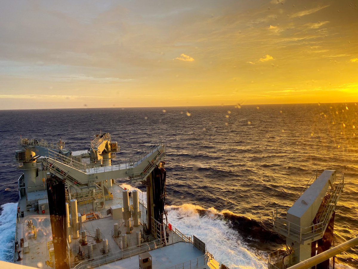 TankerSteph's tweet image. With a cloudy sky, comes a little bit of rain, which brings a little rainbow. 
🌈🌦🍂🦃🙏🍁🌦🌈
#HappyThanksgiving #holidayatsea 
#sunset #rainbow #lifeatsea