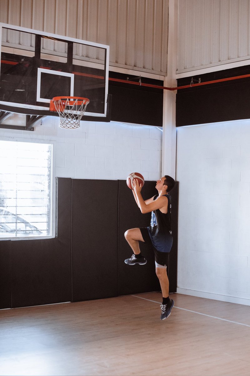 nexxolife's tweet photo. ¿Sabías que puedes completar tu entrenamiento en nuestra cancha de baloncesto? 🤔

En el 𝐌𝐞́𝐭𝐨𝐝𝐨 𝐍𝐞𝐱𝐱𝐨 incluimos programas específicos para cada uno de vosotros, desde los más profesionales hasta los que estéis empezando. Si te apasiona podrás tirar unas canastas 🏀 https://t.co/lgJiQRXG8o