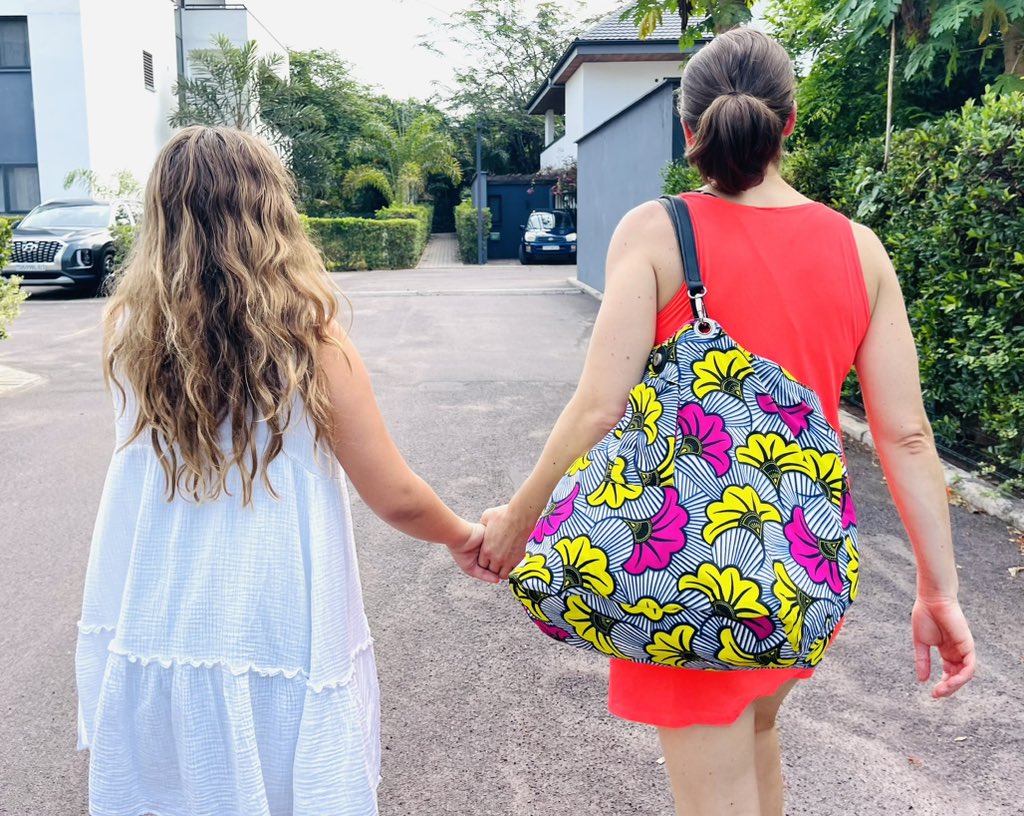 SophieChavanel's tweet photo. Ma petite sœur en visite à Kinshasa! 🥰🇨🇩
#BeautifulAfrica #ExploreCongo https://t.co/8BtPL4PXQg