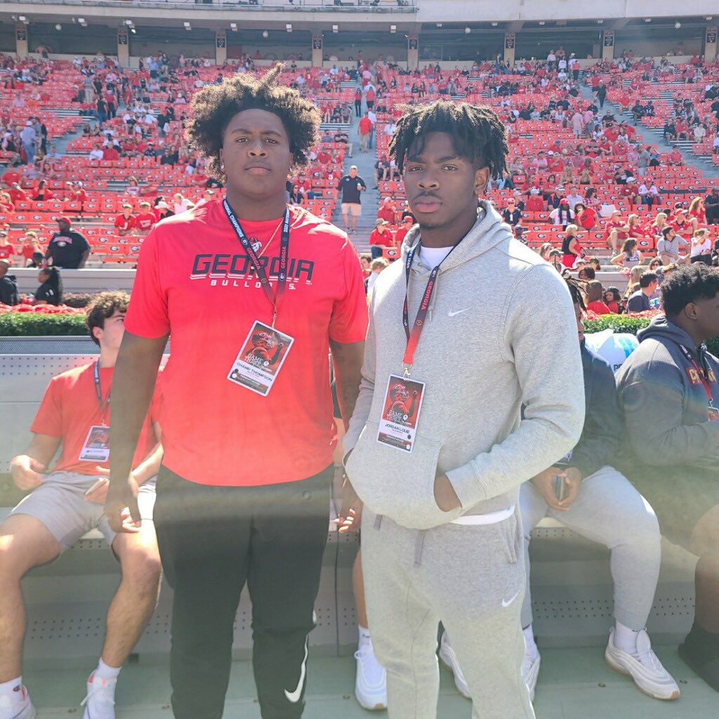 Had an Amazing time at UGA great game day atmosphere and really building great relationships with the coaches #GoDawgs 🔴⚫️ @KirbySmartUGA @TravionScott