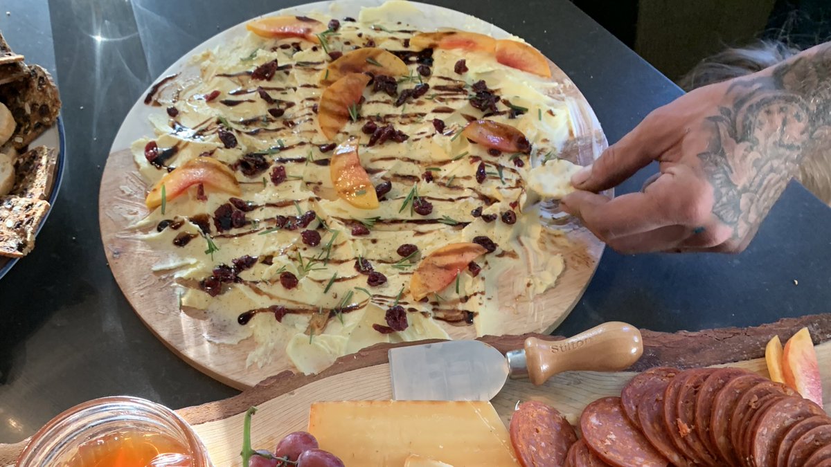 This Thanksgiving I am thankful for the constant churn of social media trends. 🤷🏼‍♂️ 🥖 🧈 #butterboard #basic