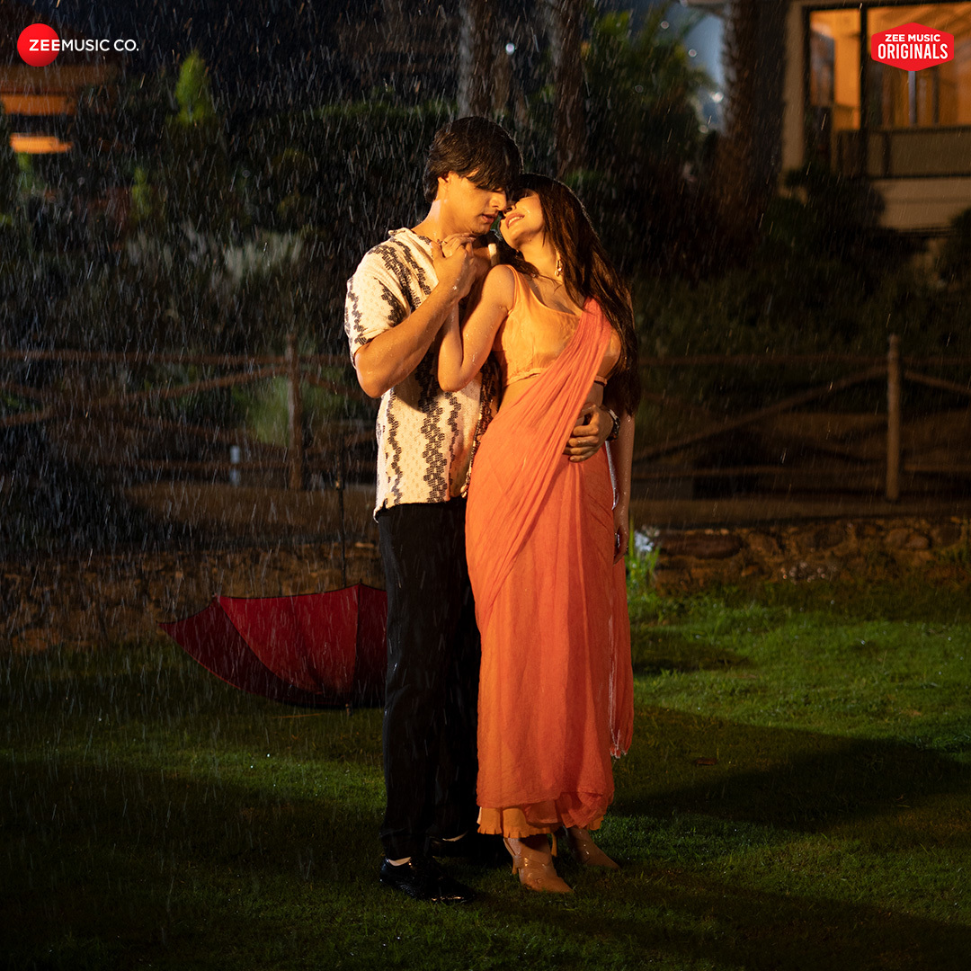 Check out the glimpses of love feat. #MohsinKhan and #PriyankaKhera from the sets of #SaawanKiBoondein. 🥰

#ZeeMusicOriginals @momo_mohsin @priyankakhera08 <a href="/stebinbenmusic/">Stebin Ben</a> #RashidKhan #AshishRai <a href="/anuragbedi/">Anurag Bedi</a>