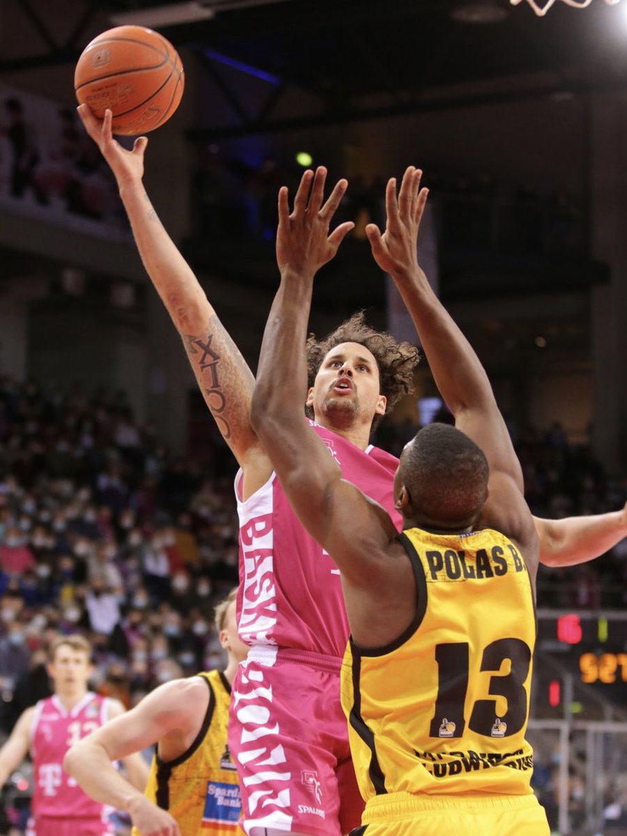 Der <a href="/gabonn/">General-Anzeiger</a> sucht das Team und  den Sportler des Jahres! Unter ga.de/sport/ga-sport… könnt ihr sowohl für <a href="/MikeDoubleK/">Michael Kessens</a> (gewann bereits die Wahl zum Sportler des Monats Februar) und für die Baskets als Mannschaft abstimmen! 💪 Die Abstimmung läuft noch bis Freitag, 14. 10.22