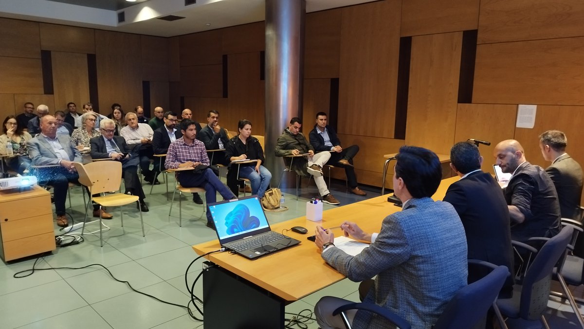 PorrinoConcello's tweet photo. 📈EMPRESARIADO PORRIÑÉS PARTICIPA NUN NETWORKING SOBRE O MAPA DE AXUDAS DE IGAPE E INEGA: As asociacións de empresarios de A Granxa e As Gándaras, Xunta de Galicia, a través de IGAPE e INEGA, e concello celebraron hoxe este  encontro no que participou medio centenar de empresas https://t.co/GkEJS6PX9t