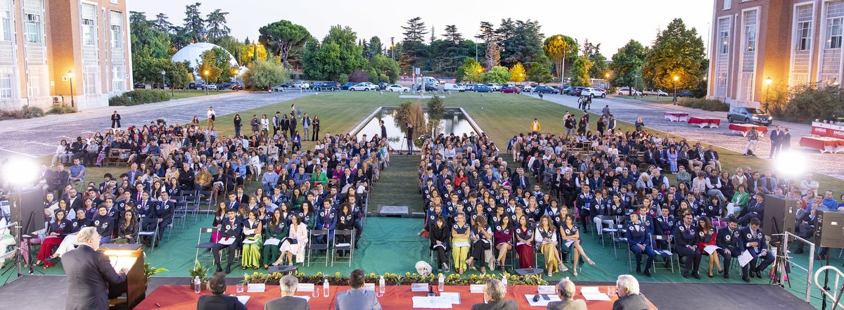 FPremioArce's tweet photo. La Fundación Premio Arce el pasado 30 de Septiembre de 2022, dio los premios a los mejores expedientes de cada grado de la promoción 2021/2022.
También la promoción 112 dio los premios a los mejores expedientes del Primer Curso. 
Enhorabuena a los premiados https://t.co/xytaGyC1DH