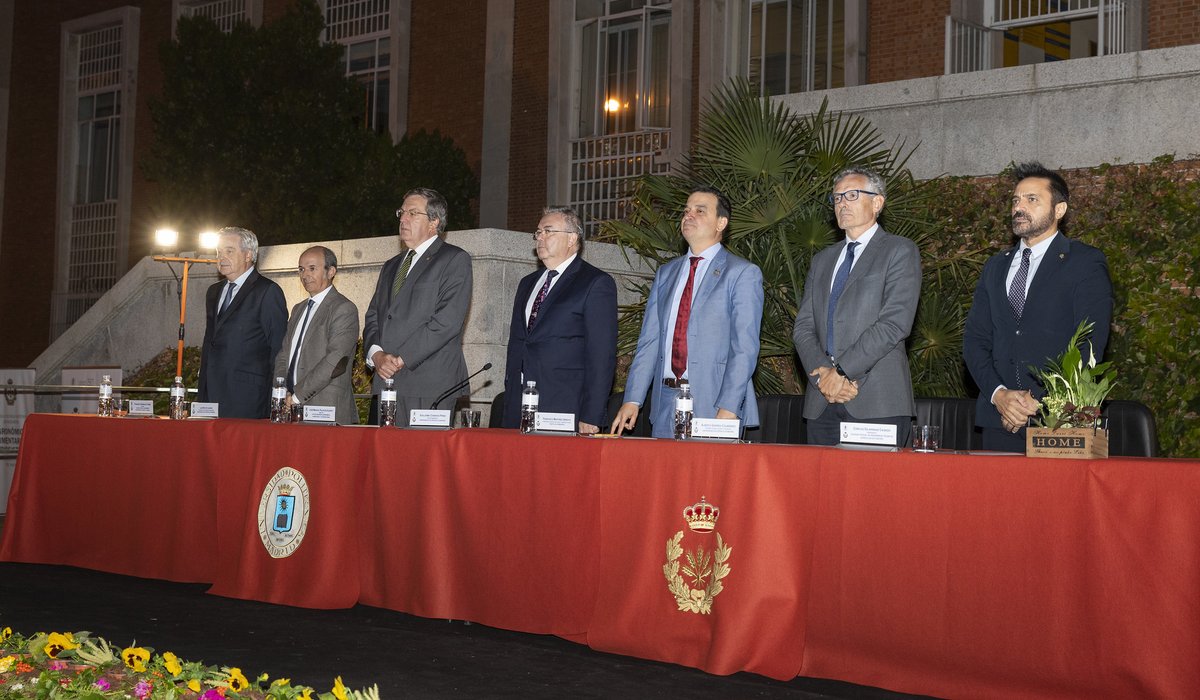 FPremioArce's tweet photo. La Fundación Premio Arce el pasado 30 de Septiembre de 2022, dio los premios a los mejores expedientes de cada grado de la promoción 2021/2022.
También la promoción 112 dio los premios a los mejores expedientes del Primer Curso. 
Enhorabuena a los premiados https://t.co/xytaGyC1DH