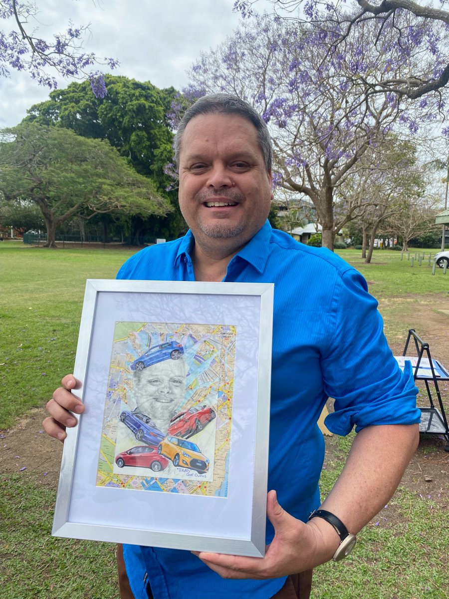 BradTrafficGuy's tweet photo. Thank you to Carol and the wonderful art group for my sketch and being sketched! Such a great experience and also learning different art techniques. I was surrounded by wonderful talented artists 🎨 # TheBradley 📸 @reblev https://t.co/IdhUhWnirS