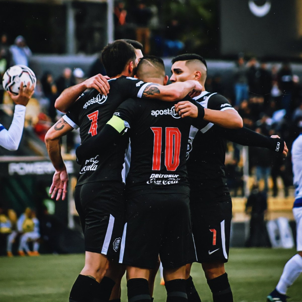 Derlis_GonzaIez's tweet photo. Disfrutando 🙌🏻 @elClubOlimpia +3 🤍🖤 https://t.co/QHNOdzfG7m