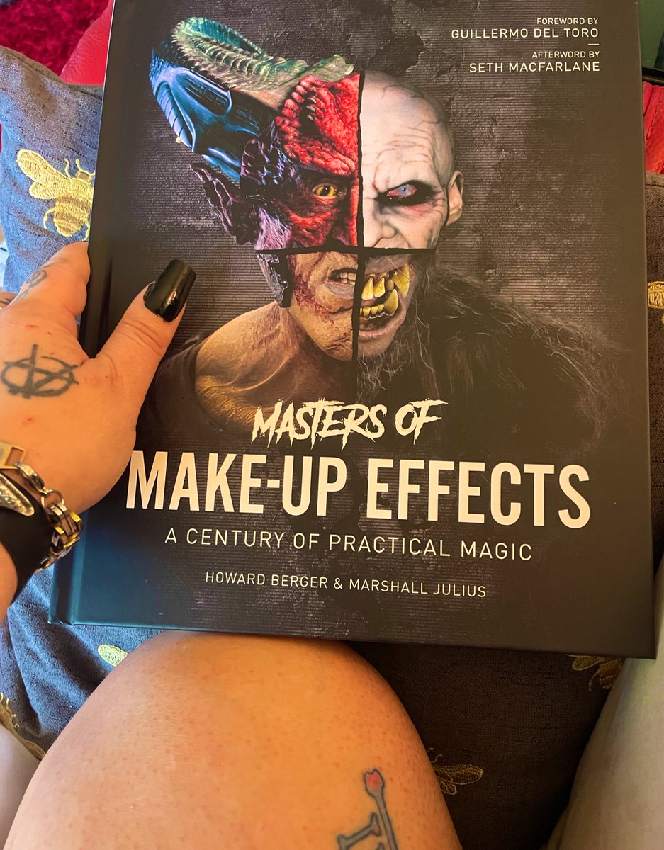 curlycarli83's tweet image. OMG ive been watching #TomSavini documentaries &amp;amp; YouTube vids of Halloween haunts(closest ill get 2
The real thing lol but this is EPIC AF #HorrorFX #PracticalMakeUpFX