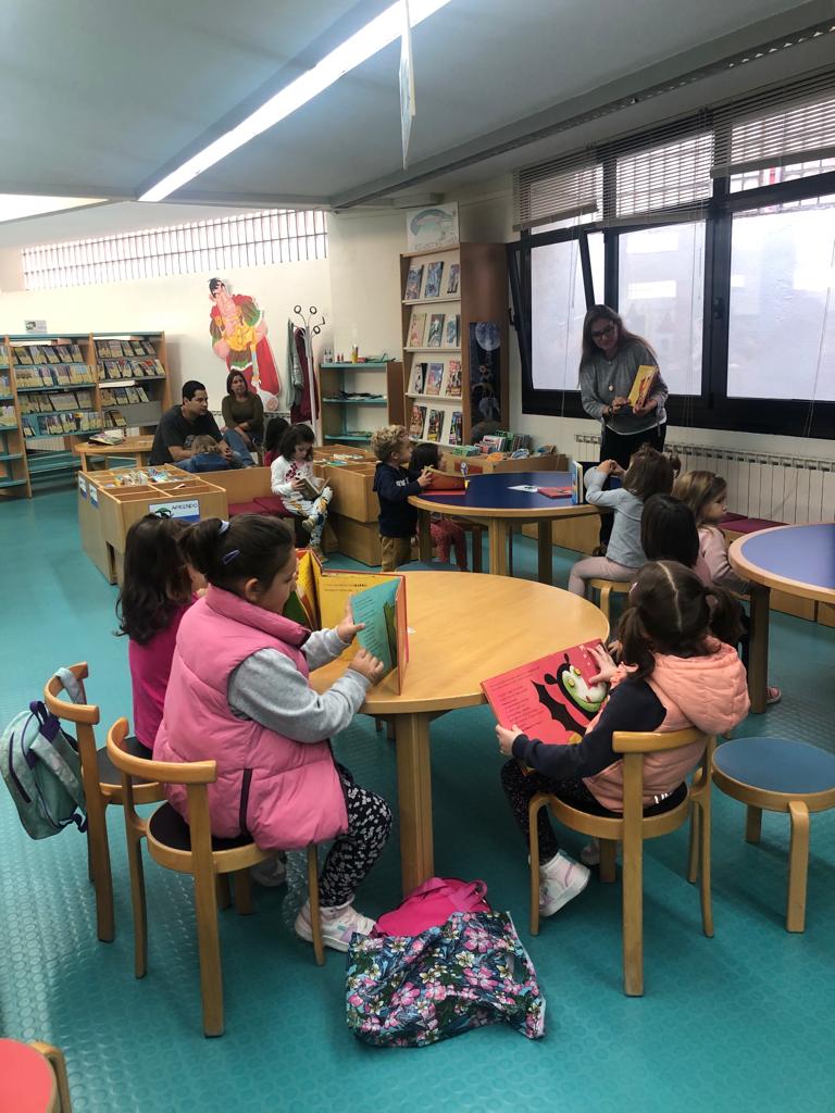 BPECuenca's tweet photo. Club de lectura prelectores 3/5 📚👧👦
Con Jenny Fraile @encuentada https://t.co/CCeM9ebUN8