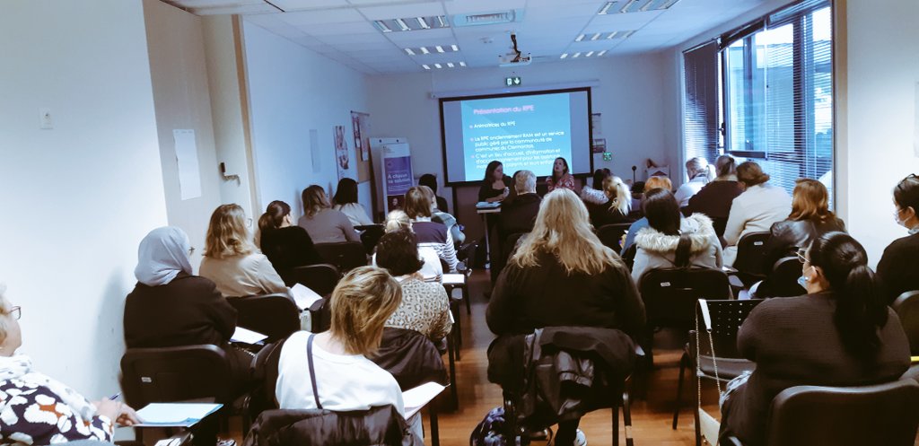 Ce matin au @poleemploi_HDF Clermont, présentation du métier d'Assistant.e Maternel.le par le responsable du pôle petite enfance de la communauté de commune du Clermontois.

➡️ 31 présents!
💡Objectif : présenter le métier, formation financée, perspectives de retour à l'emploi 👍