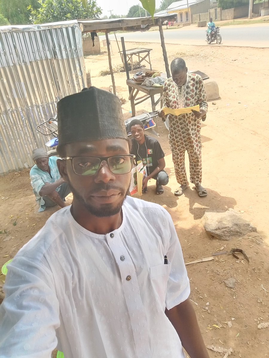AbubakarSkarfi's tweet photo. UpNort Ambassadors Katsina, Today I was shocked when we meet people of this village who are ready to puttam for any #APCPDP they were surprised how we eat together with them Cassava and suya which is their best food 😭 @Loisshakmahh @El_Sadaq @ChigozieIAlex @Eftn8 @UpNorth4Obi https://t.co/jsVCNUv2hR