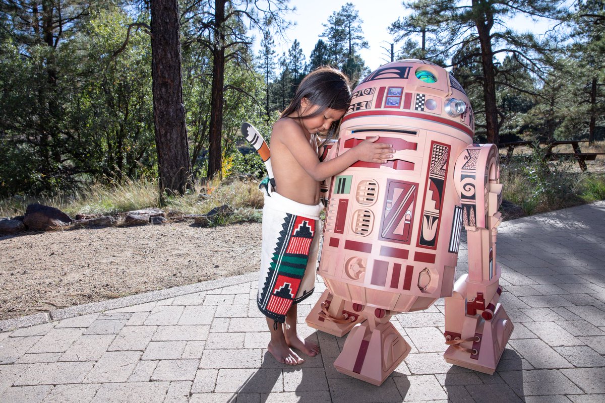 For the past five years, I've been collaborating with members of the Hopi tribe on a photography project. We wanted to share some background on the work. (thread)