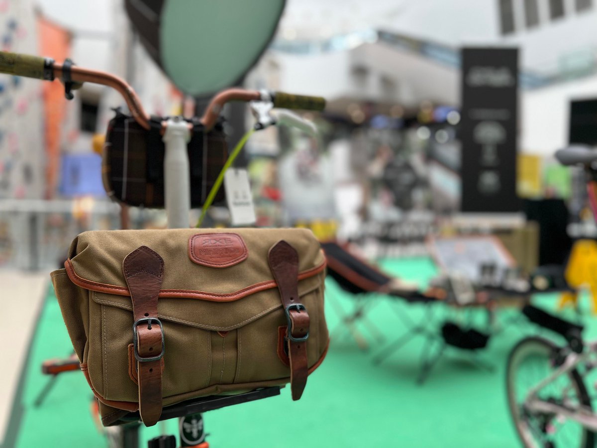 BIKEgangUK's tweet photo. https://t.co/iy6Sz23p5f
@cycleoxygen Singapore
#MiniMODs Outing Camera #Brompton bag (#RXExMiniMODs)
#TYBLR rack system Take your Bag, Leave Rack. No more blocky block on bag
#Cordura Weather Proof Material #Xform padding
#BIKEgangGroup #BIKEgang #RocXtone https://t.co/z0IFQihQCq