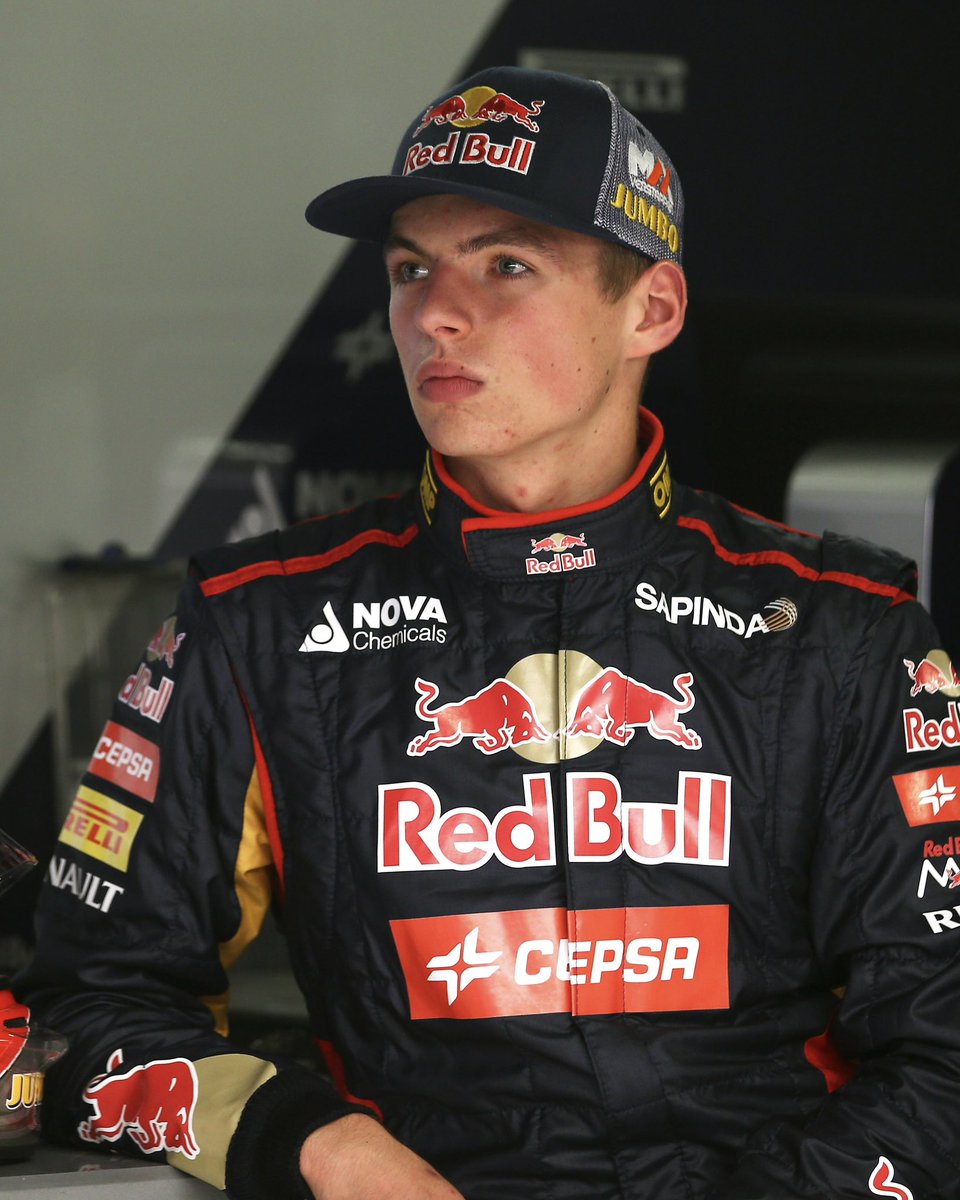 VerstappenCOM's tweet photo. Suzuka 2014 👉 Suzuka 2022 🤩

#KeepPushing #UnleashTheLion #Back2Back https://t.co/KDsur29QTi
