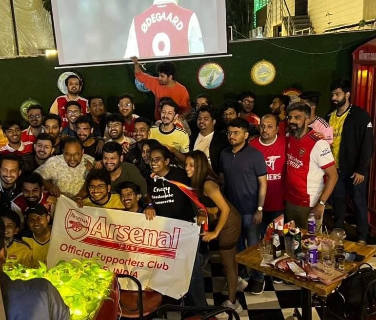 ArsenalPune's tweet photo. Top of the league 🔴⚪🔴

Thank you Pune Gooners for turning out at the screening in huge numbers.

Ooh to, ooh to be... Ooh to be a... Gooner ♥️♥️♥️

#coyg #apsc #arsenalpune #punescreening #arsliv #afcvlfc #arsenal #punegooners https://t.co/TXZwAfD3hW