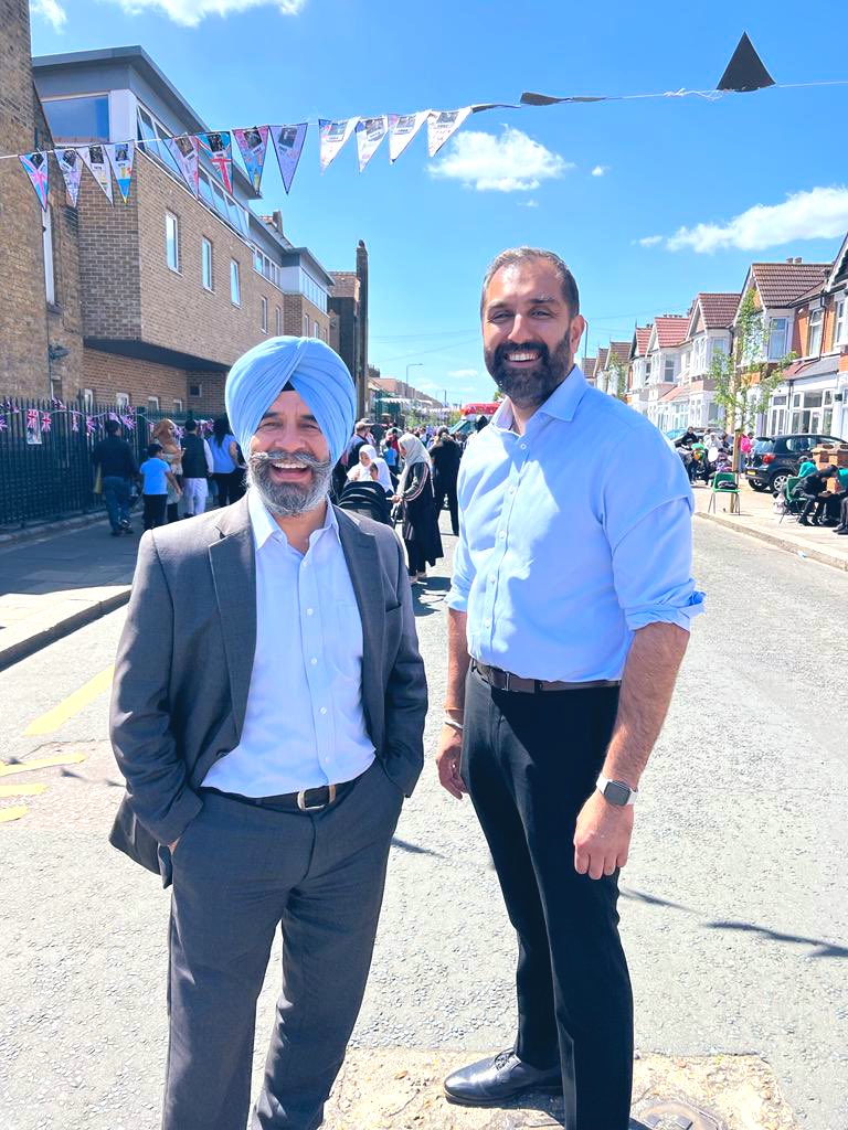 Could not be prouder to call <a href="/Jas_Athwal/">Jas Athwal MP</a> my friend. He does everything with determination, integrity  and humility and will be an amazing MP who’ll stand up for #IlfordSouth.

Members, today you can select a genuine local public servant you can trust. 

Vote for Jas Athwal