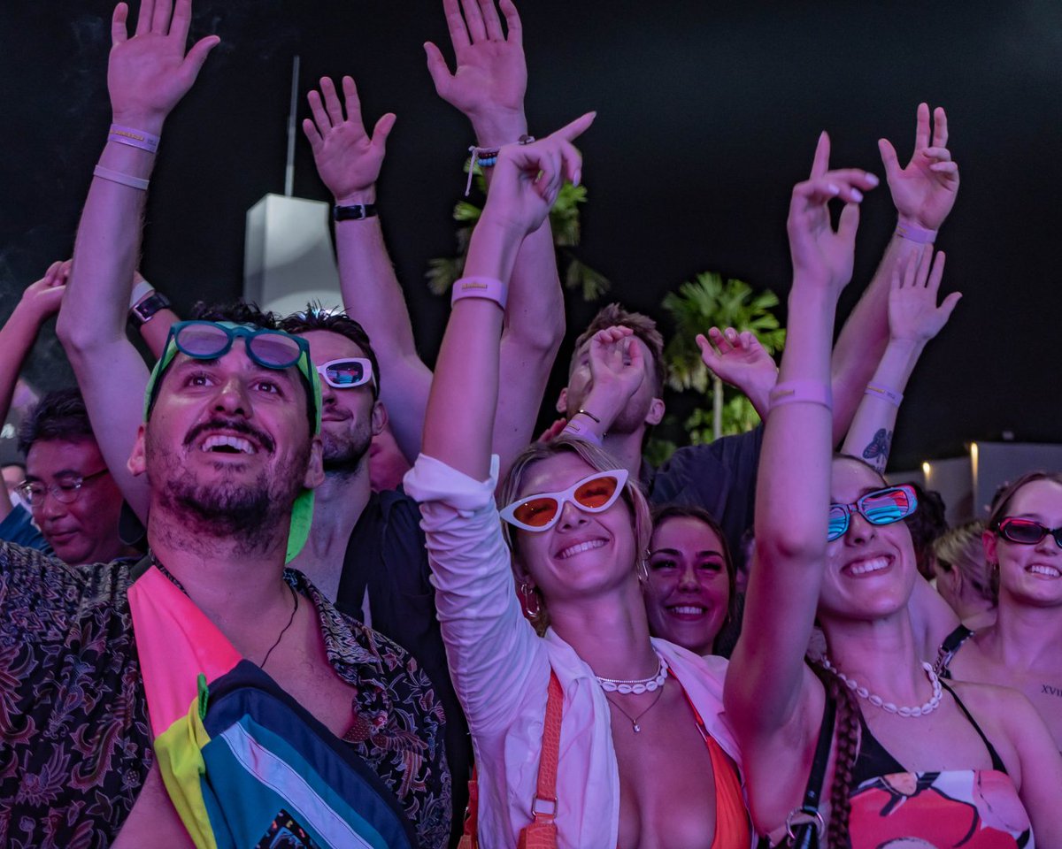 What a night!

Yesterday, James Hype had such an explosive energy on the stage and brought Manana Festival to an epic finale full of music and dancing!

Can you spot yourself in the crowd? 👀