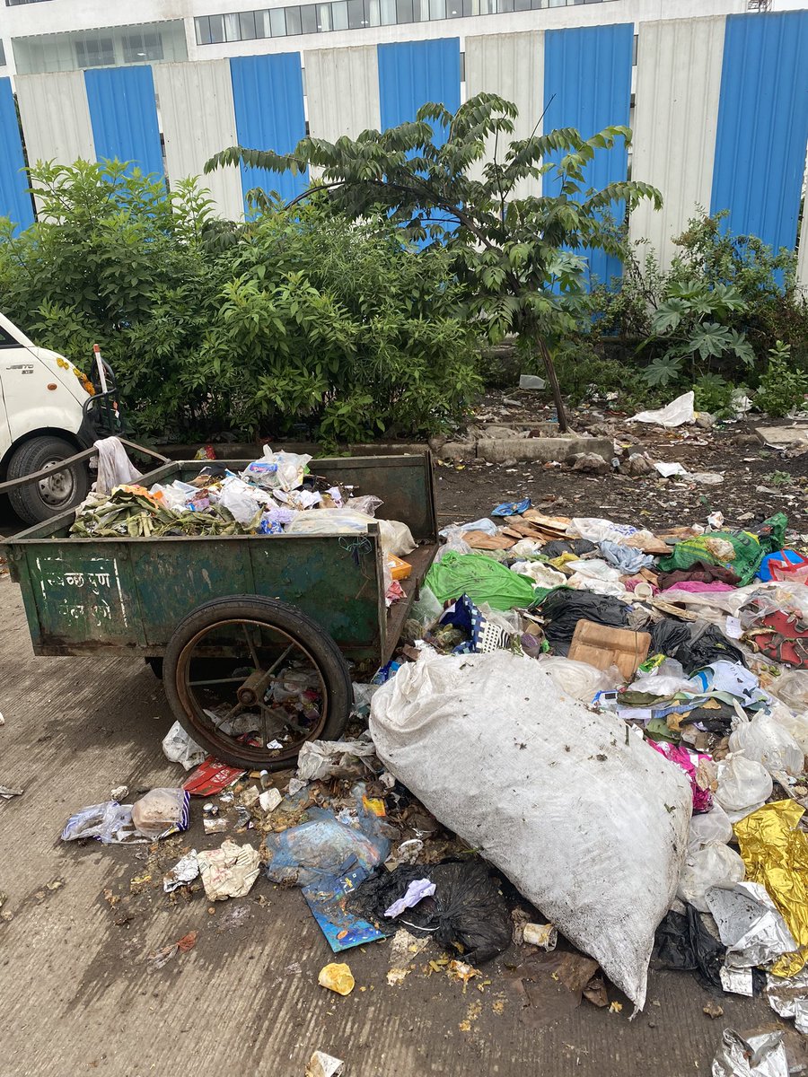 purvapar's tweet photo. Road next to #jupiterhospital is never cleaned in #baner #pune. @PMCPune @PuneCityTraffic there is a LOT of illegal parking as well. @adarpoonawalla @SwachhBharatGov @SwachhSmartPune https://t.co/tvFcjEBOnn