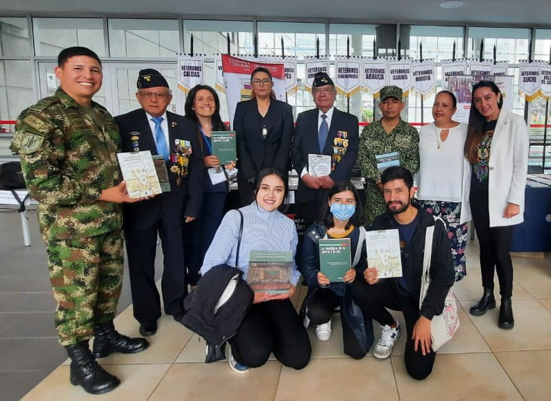 CarolinaUrrego's tweet photo. #DíaDelVeterano 
Desde el #MuseoVirtual de Veteranos Colombianos de la Guerra de Corea🇨🇴🇰🇷enviamos un gran saludo de conmemoración a todos los veteranos y sus familias

#HonorYGratitud
#JuntosPorNuestrosVeteranos https://t.co/ULD5qXYx6d