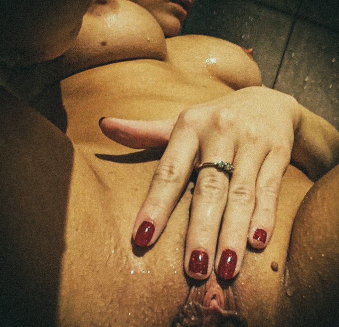 This kind of feeling ??? join me on Patreon right now ?? 

https://t.co/QmDZxLcIWf https://t.co/JzZ1