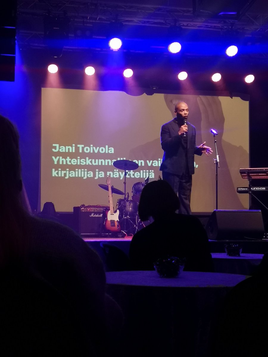 EYP Finland osallistui tänään @AllianssiRy #Nuorisotyönviikko avajaisiin. EYP tarjoaa nuorille tietoja ja taitoja yhteiskunnallisesta vaikuttamisesta, mutta myös pyrkii luomaan turvallisia tiloja olla oma itsensä ja osa merkityksellistä yhteisöä. Puhujana mm. <a href="/janitoivola/">Jani Toivola</a>