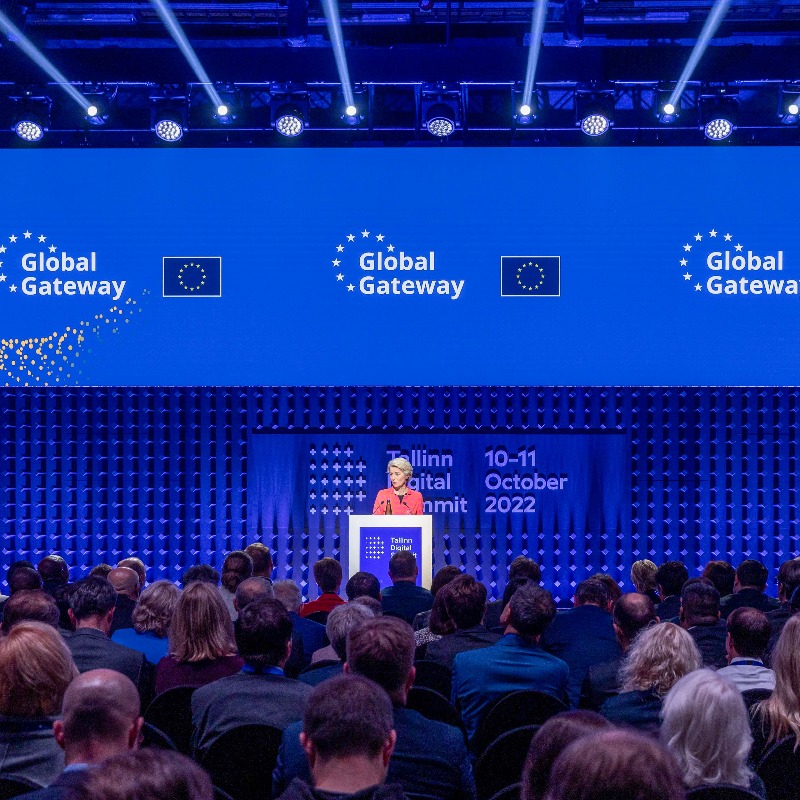 EU_Commission's tweet photo. "The Kremlin has again escalated its aggression to a new level.

We need to protect our critical infrastructure, keep replacing unsustainable dependency with balanced cooperation and continue to build trust in global connectivity."

President @vonderleyen at the @TallinnSummit