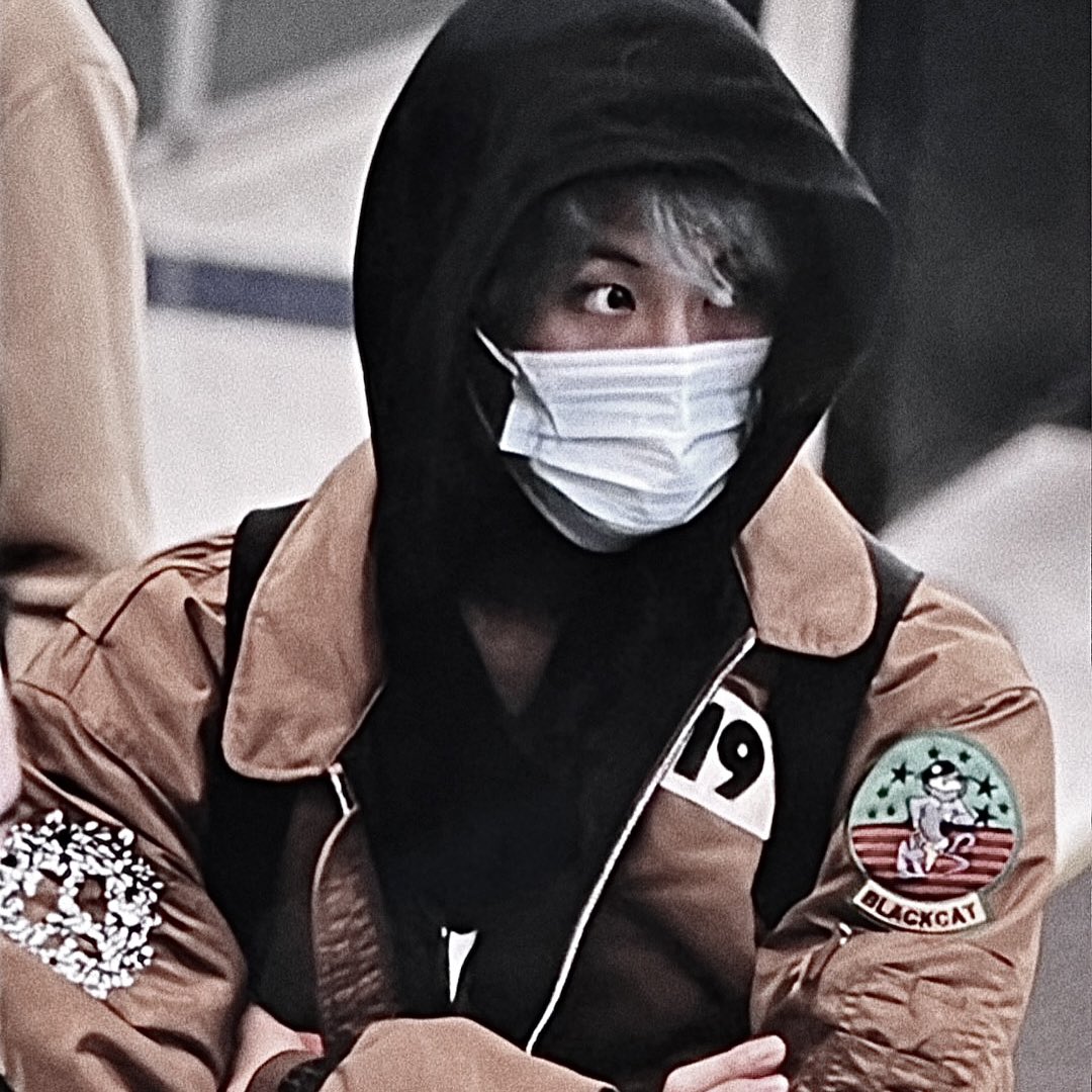 minyeolny's tweet photo. เลิกเรียนยัง เดี๋ยวเฮียไปรับ https://t.co/GJCQpo1Fax