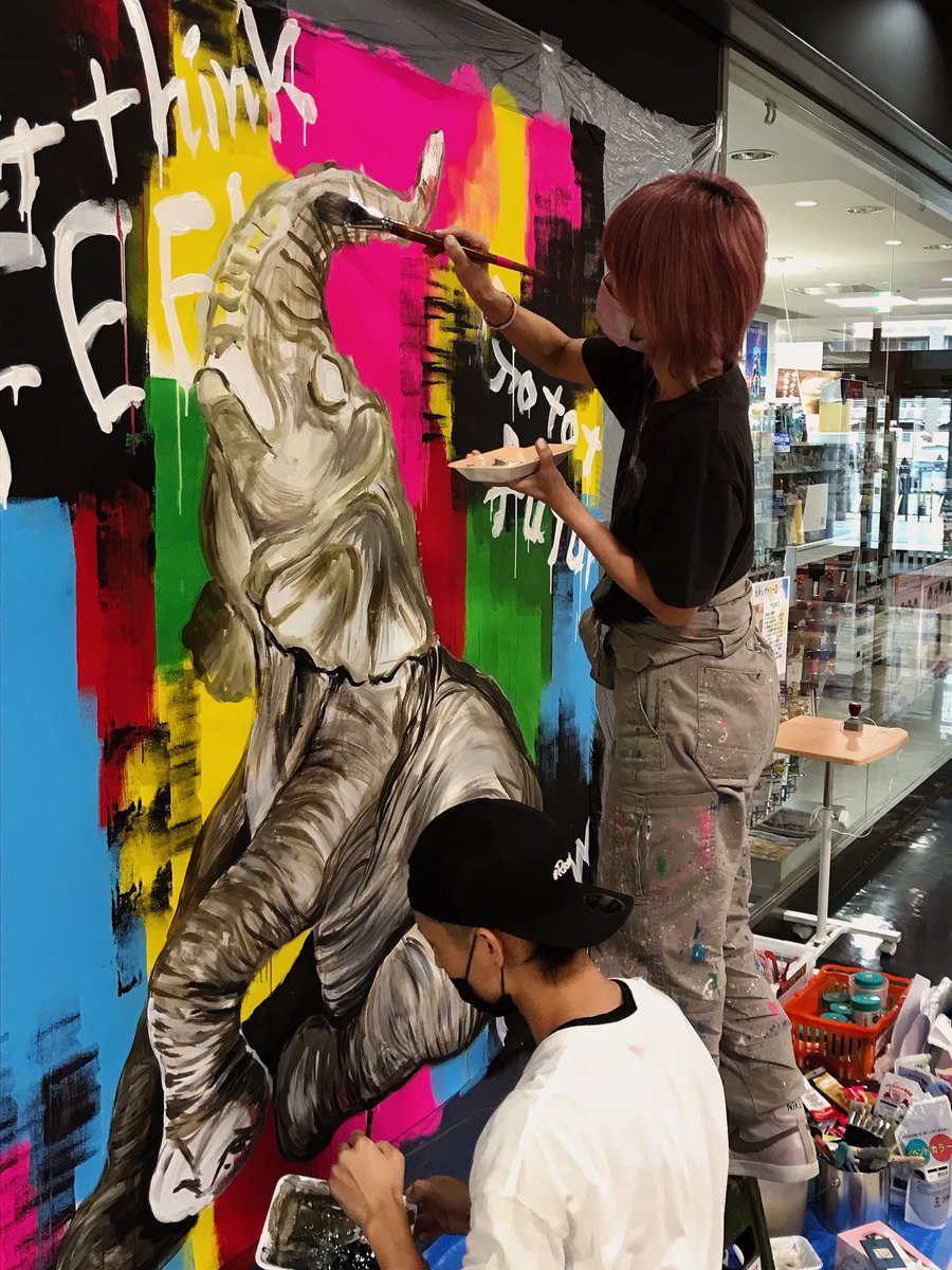 artstudioyuki's tweet photo. 🎨Live paint🎨

2022. 10／9
size  1,8M × 1.8M
Oilpastel &amp; Acrylic paint
BiVi二条1階ローソン横壁面
アシスタント ／ JP(Hiroki Kitagawa)

#ARTSTUDIOYUKI #動物画家 #ライブペインター #滋賀発 #京都 #二条 #ライブペイント #求心力のある絵を描きたい #アート好きな人と繋がりたい https://t.co/A9k8CUZB5s