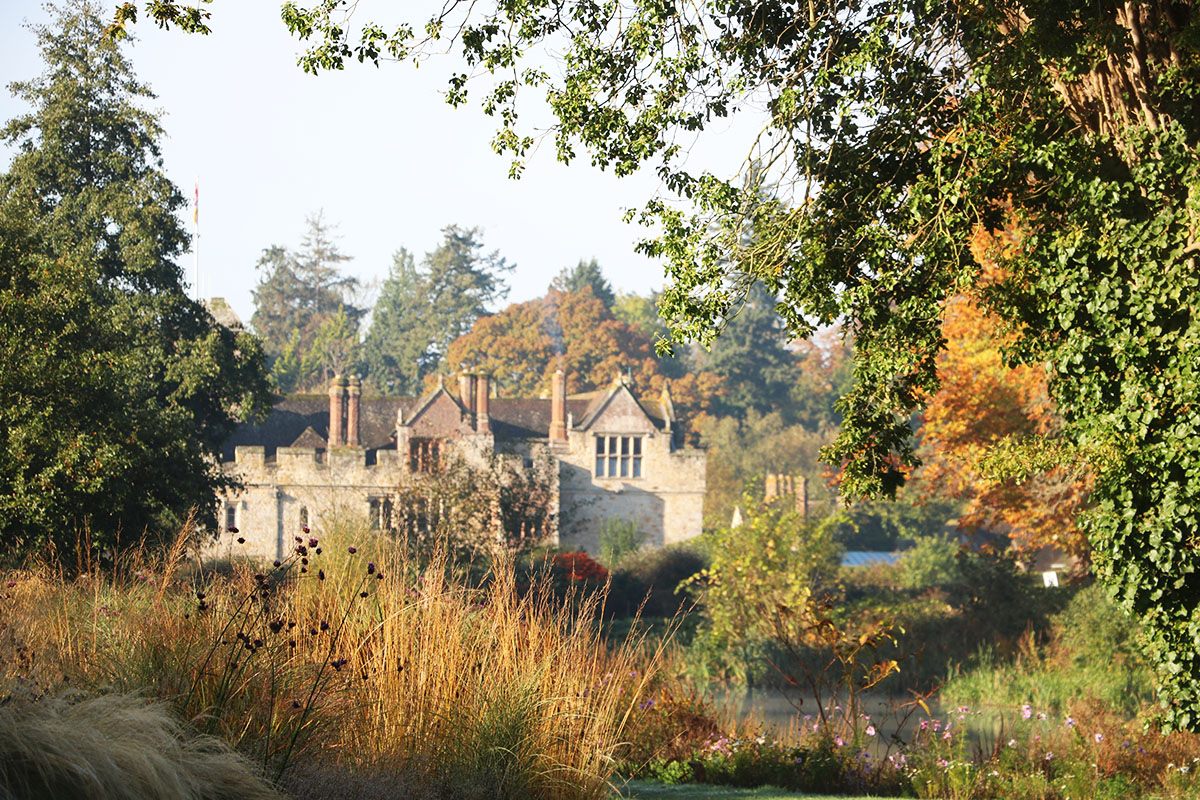 Diana's Walk is looking simply sublime in the autumn sun 💛 #HeverCastle