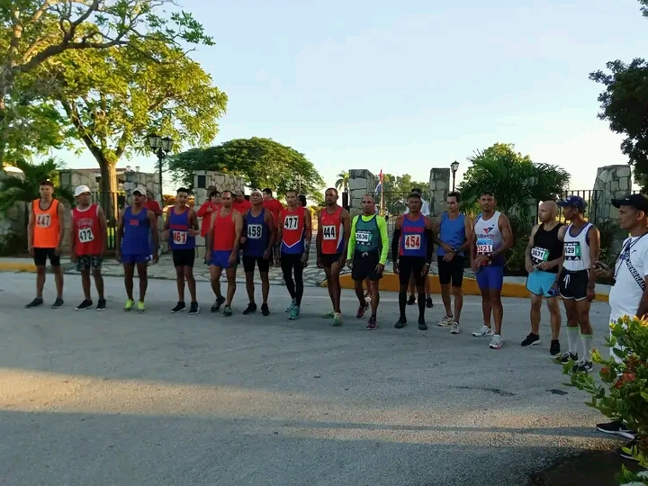 #CubaViveEnSuHistoria🇨🇺/// Comienza el Maratón 🏃🏃 La Demajagua para conmemorar el #154Aniversario del inicio de nuestras luchas independentistas en #Manzanillo❤, #ProvinciaGranma.
📷 Inder Manzanillo
<a href="/AlexisSnchezJe1/">Alexis Sánchez Jerez</a>