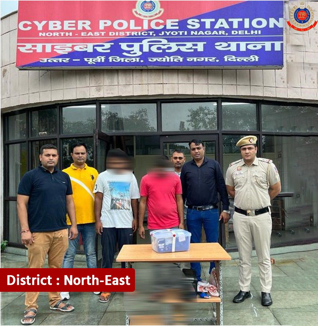 DCPNEastDelhi's tweet photo. District’s Cyber PS busted a syndicate of cyber fraudsters by nabbing 4 persons from Jharkhand. ₹ 7.9 lacs, 2 POS machines, 4 debit cards, 7 mobile phones &amp; a chequebook recovered. Accused used to dupe people via customer support services. 

#DelhiPoliceUpdates https://t.co/H2YS4VwlCr