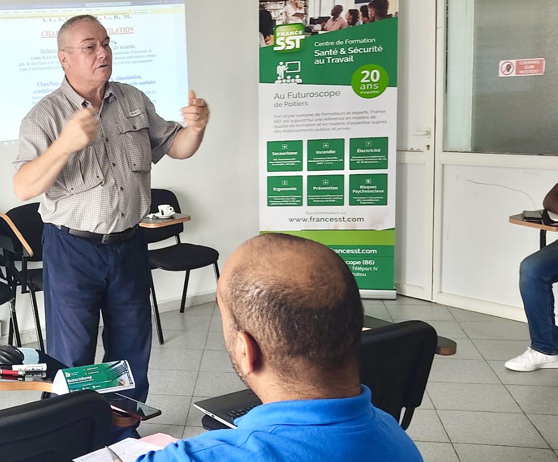 France_SST's tweet photo. Quelques images de nos formations @casavigilance au #Maroc, avec :
➜ Une journée sur la 🆕 Loi Santé Travail avec @arnaud_dubroca 
➜ Trois journées d'actualisation pour #SSIAP3 avec Bernard
➜ Et enfin, nous poursuivons avec une formation d'actualisation #SSIAP2 

#FranceSST https://t.co/MdDopMGiTa