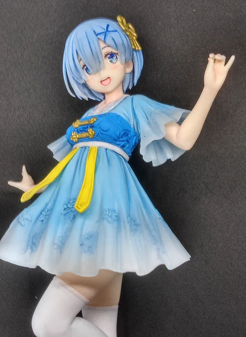 プライズのチャイナレムさんパーティングライン消し、表面ペーパーかけ、肌、服をレタッチ塗装金の装飾塗装して、つや消しトップコートしました。原型が素晴らしいですね 